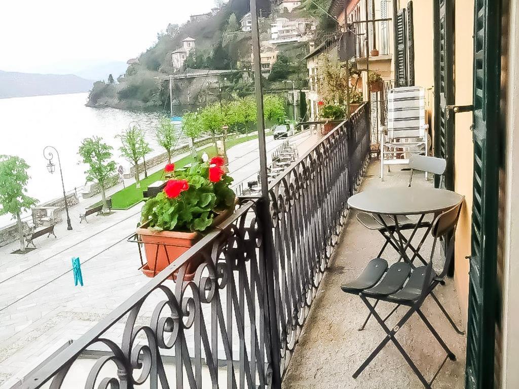 Piazzetta Lago Cannobio Buitenkant foto